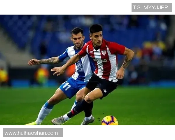 足球明星为何多为前锋位置解析与背后原因探讨