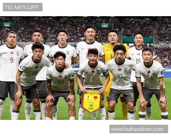 重庆足球队在全国锦标赛中以90分稳居积分榜首位展现强劲实力